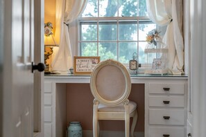 Interior - King suite! Sitting area-lots of windows-Blushing Rose (Fort Smith)