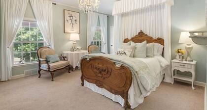 Grand Mansion-Magnolia suite