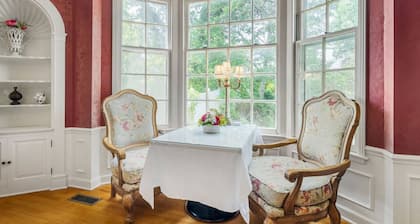 King bed! Gameroom! Super cozy-The Treasured Mist!