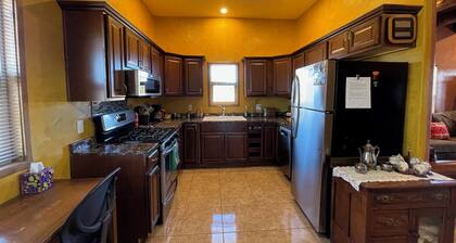 Casita del Sol - Exceptional One Bedroom Santa Fe Home on 2.5 Acres