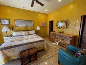 1 bedroom, desk, iron/ironing board, travel cot - Casita del Sol - Exceptional One Bedroom Santa Fe Home on 2.5 Acres (Santa Fe)