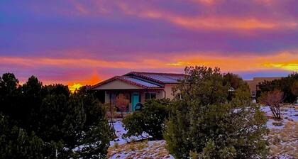 Casita del Sol - Exceptional One Bedroom Santa Fe Home on 2.5 Acres