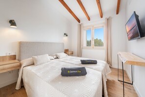 4 bedrooms, free WiFi, bed sheets, wheelchair access