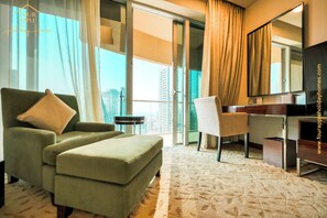 In-room safe, blackout drapes, soundproofing, iron/ironing board - Peaceful Studio with Burj Khalifa View (Dubai)