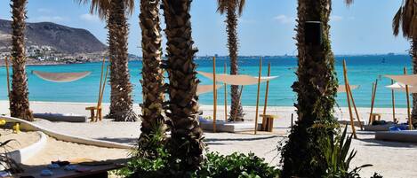 Liegestühle, Strandtücher