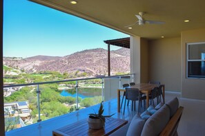 Outdoor dining - Luxury condo in Vistamar Puerta Cortes with access to beach clubs (La Paz)