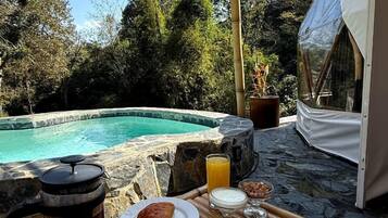 Habitación Confort, 1 cama King size | Desayuno | Desayuno continental incluido todos los días