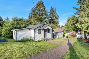 Exterior - Karmen’s Lake Cottage C (SeaTac)
