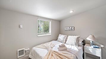 1 bedroom, desk, iron/ironing board, free WiFi