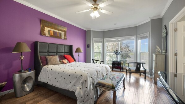 3 bedrooms, desk, iron/ironing board, travel cot