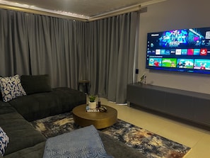 Living room - 3 Bedroom Apartment in the Heart of Sandton (Johannesburg)