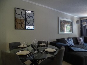 Huoneisto, 3 makuuhuonetta, tupakointi sallittu, parveke | Ruokasali