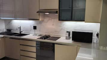 Apartment, 3 Bedrooms, Smoking, Balcony | Interior
