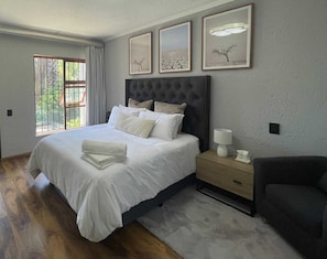 Apartment, 3 Bedrooms, Smoking, Balcony - 3 Bedroom Apartment in the Heart of Sandton (Johannesburg)