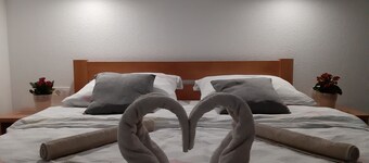 Charming 2-bedroom apartment 2 with WiFi, AC in delightful Plitvice Lakes