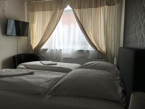 Soundproofing, free WiFi, bed sheets
