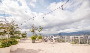 Terrace/patio - Sunflower at 12, City Views and Wonderland Vibes! (Mata Redonda)