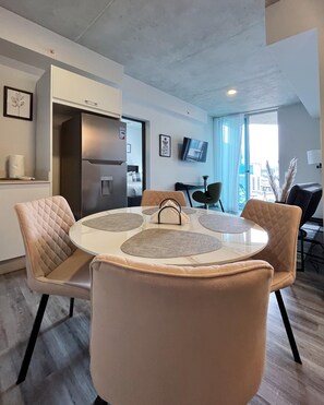 Dining - Serenity at 12, City Views and Wonderland Vibes! (Mata Redonda)