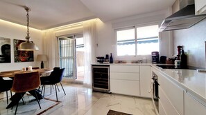 Oven, stovetop, dishwasher
