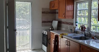 The Wallace Family Cottage in Charming Charlestown