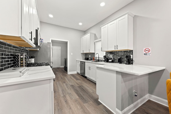 KĂŒhlschrank, Mikrowelle, Ofen, Herdplatte