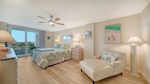 Unclassified image, 5 of 40, button - Anchorage 708 (Sarasota)