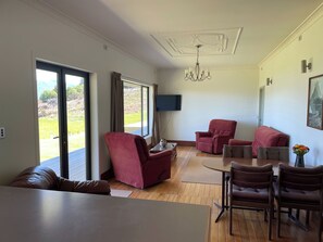 Interior - Southland Sanctuary - Te Anau Holiday Home (Te Anau)