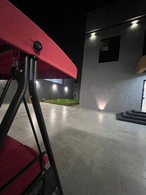 Biệt thự Cao cấp, sân hiên | Hiên