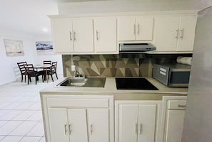 Fridge, microwave, coffee/tea maker, blender - 301 Hermoso Dpto en Mazatlán muy cerca de la playa. a (Mazatlán)