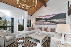 Televisie en een open haard