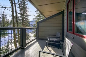 Terrace/patio - NEW! Bright, Mountain Modern Breckenridge Condo (Breckenridge)