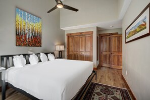 1 habitación, tabla de planchar con plancha, cuna de viaje y wifi 
