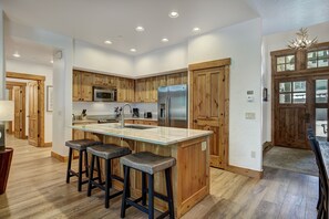 Fridge, microwave, oven, dishwasher - NEW! Updated, Modern Townhome with Private Garage (Breckenridge)