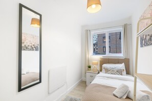 2 dormitorios, tabla de planchar con plancha, wifi gratis y ropa de cama