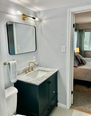 Hair dryer, towels, soap, shampoo - Ultimate Furnished Rental-Centrally Located (Aurora)