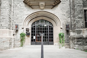 Front of property - Knox Residence University of Toronto (Toronto)