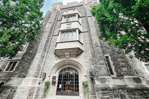 Front of property - Knox Residence University of Toronto (Toronto)