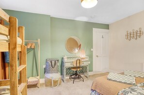 1 Schlafzimmer, Schreibtisch, Reisekinderbett, kostenloses WLAN