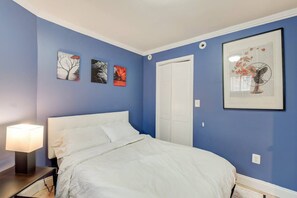 2 bedrooms, iron/ironing board, WiFi, bed sheets