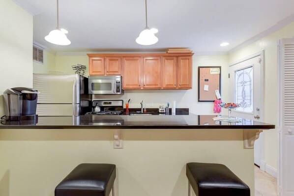 Cookware/dishes/utensils