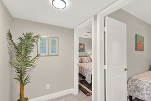 3 bedrooms, iron/ironing board, free WiFi, bed sheets - Beautiful Lake Mandarin Home (Jacksonville)