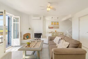 Smart TV - Ampelas | 3BR Cycladic House | White Heaven Apt4 (Ampelas)