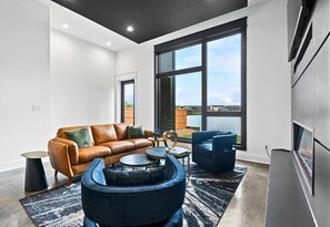 Smart TV y chimenea