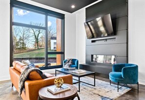 Smart TV, fireplace - Twin Lake Retreats: Kingfisher & Wild Orchid (Hot Springs)