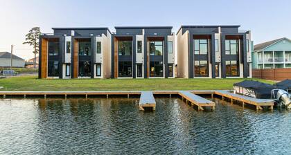 Twin Lake Retreats: Kingfisher & Wild Orchid