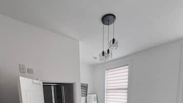 Estúdio conforto, suíte, vista para a cidade | Escrivaninha, Wi-Fi de cortesia, roupa de cama