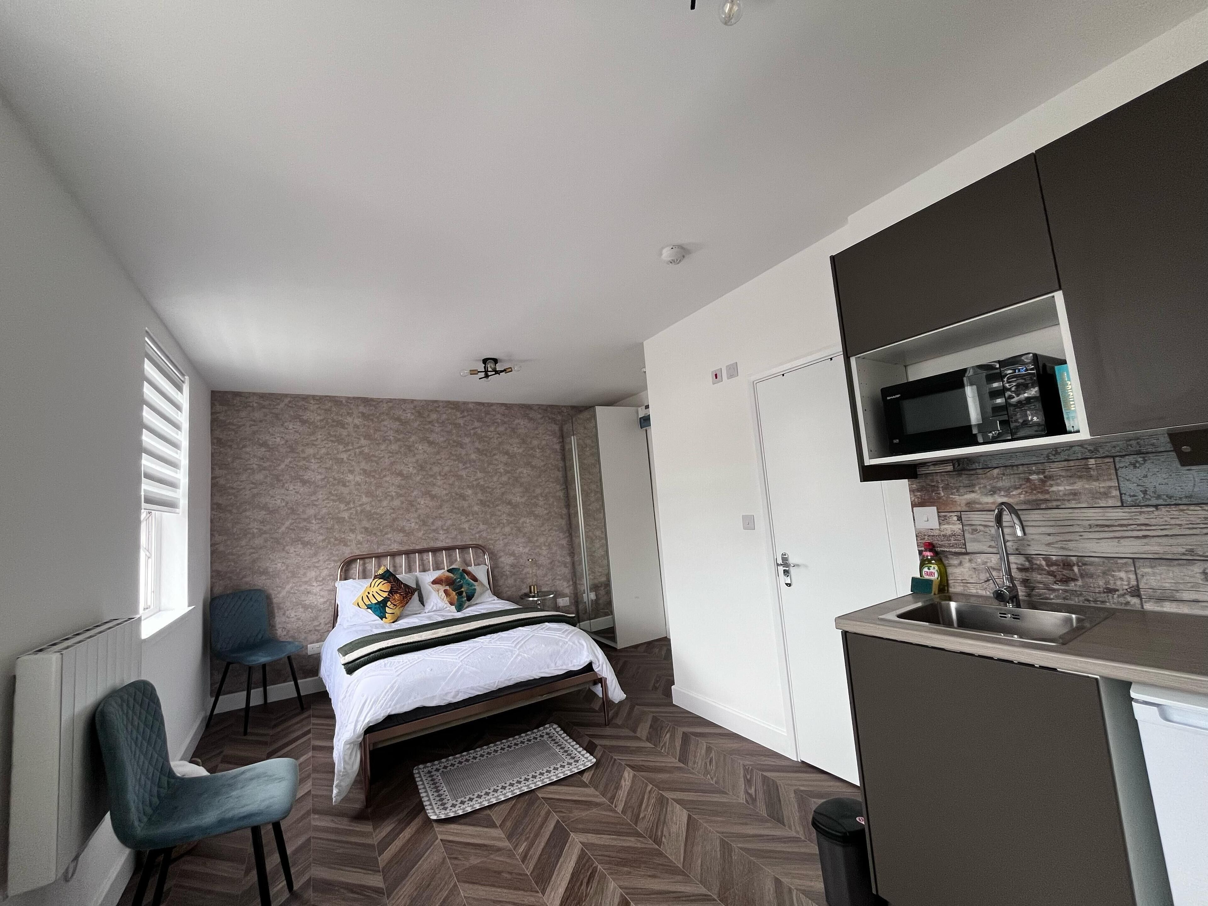 Desk, free WiFi, bed sheets