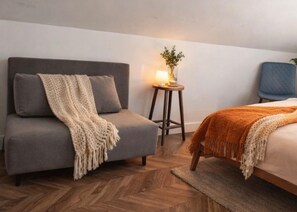 Superior Studio, Ensuite | Desk, free WiFi, bed sheets - Dalston Luxe Studios (3 Miles away from Liverpool Train Station) (London)