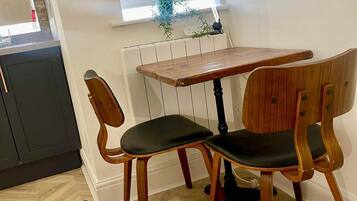 Skrivebord, gratis Wi-Fi, sengetøj