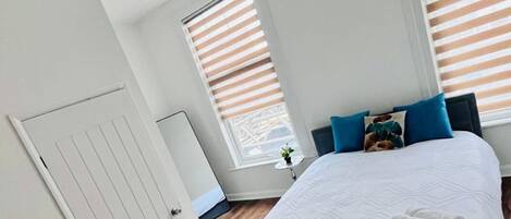 Studio Confort, salle de bains attenante, vue ville | Bureau, Wi-Fi gratuit, draps fournis